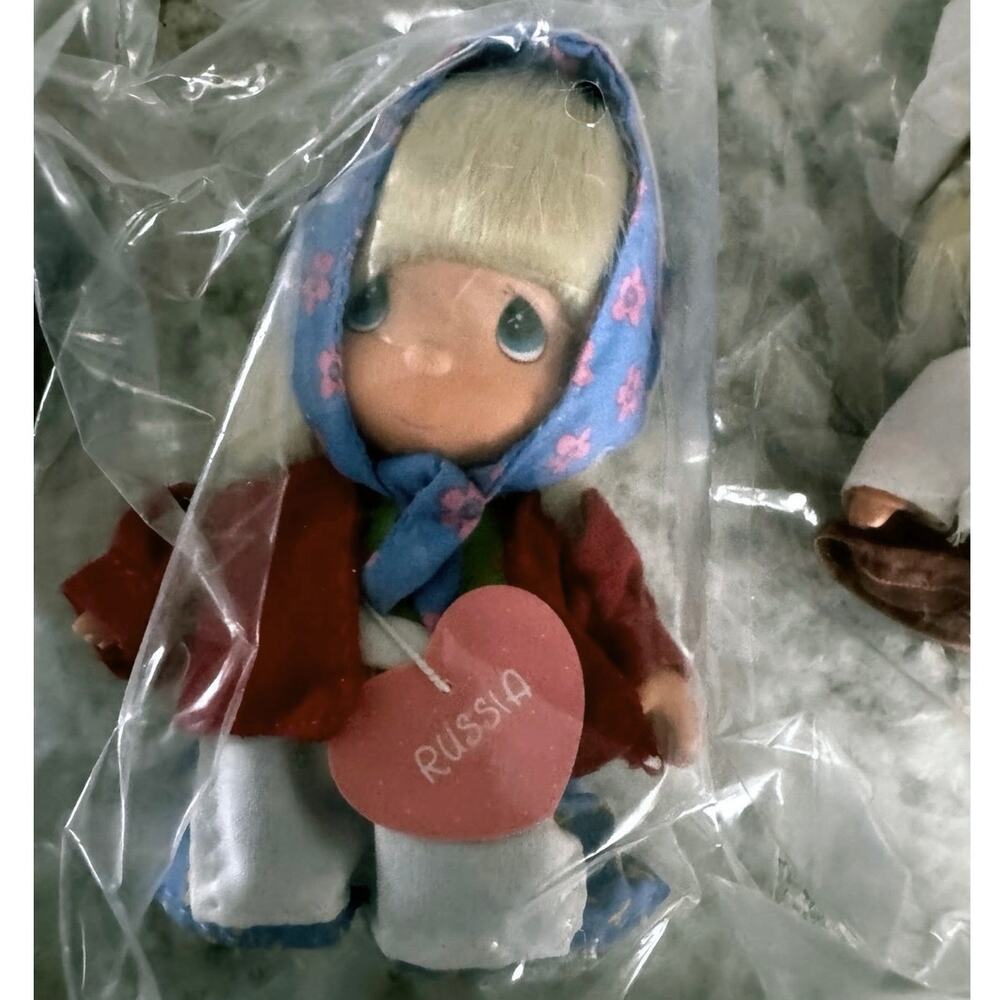 Vintage Precious Moments Russia Girl Doll Children of the World Heart Tag